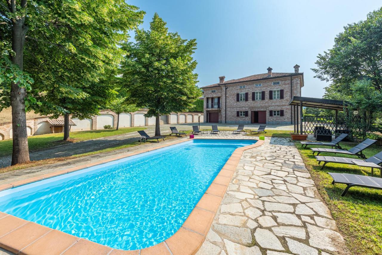 Villa Cornelia , Entire Villa With Private Pool Корнеліано-д'Альба Екстер'єр фото