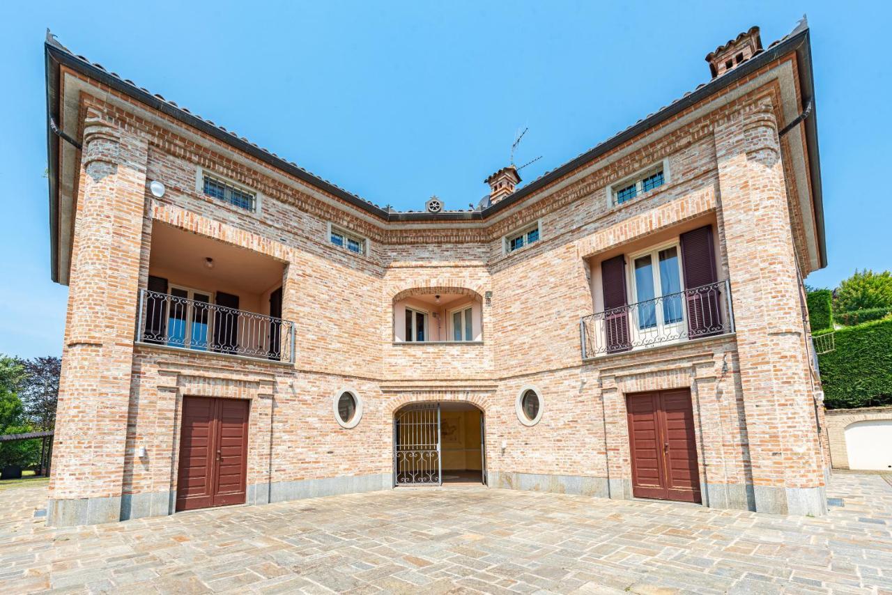 Villa Cornelia , Entire Villa With Private Pool Корнеліано-д'Альба Екстер'єр фото